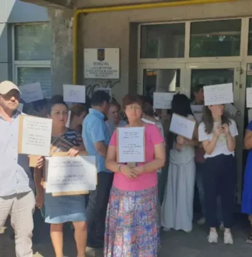 Blocaj în toată țara, grevă de avertisment în primării și direcțiile subordonate, din cauza planului de austeritate impus de Bolojan