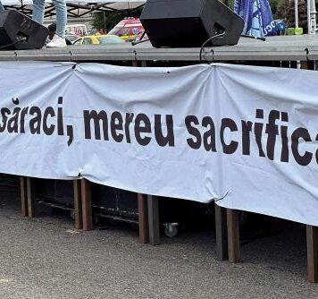 „Ei n-au renunțat la nimic. Nu li s-au tăiat pensiile speciale. Nu plătesc impozite pe averi uriașe. N-au pierdut nimic. Dimpotrivă: li s-au dat și mai multe, vor şi mai mult; Pe noi vor să ne facă să acceptăm sărăcia ca „normalitate”, acum vor să ne înghită cu totul, vor să ne impoziteze viața, să ne taie tot – venituri, speranțe, curaj”, spune activistul civic Luis Bratu