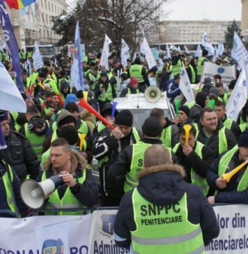 FNSA, apel la unitatea mişcării sindicale: „Vom fi îngenuncheaţi individual! Uniţi-vă în acţiune!”; Confederaţiile, chemate în stradă, în faţa Parlamentului, luni, la votarea moţiunii de cenzură anti-Bolojan