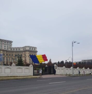 „Stegarul Dac”, mesaj din închisoare: „Cred în democraţie, dar nu în caricatura care ni se oferă azi. Cred în statul de drept, dar nu în spectacolul de forţă care striveşte pe cel ce protestează paşnic. Cred în libertate, dar nu în simulacrul în care ai voie să vorbeşti doar dacă nu deranjezi… Adevărata Românie înseamnă verticalitate morală… Refuz să-mi vând sufletul”