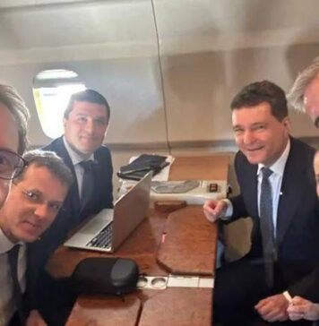 Robert Turcescu: „Gata, nu se mai zboară cu economic? Cu avion de linie? S-a trecut la jet privat?”