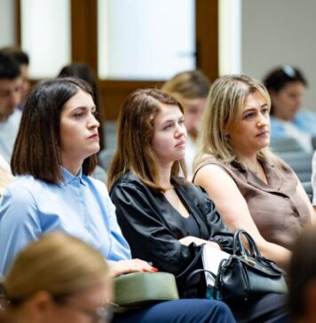 Republica Moldova: Tinerii angajați în industrii strategice vor primi un adaos de 3000 de lei la salariu