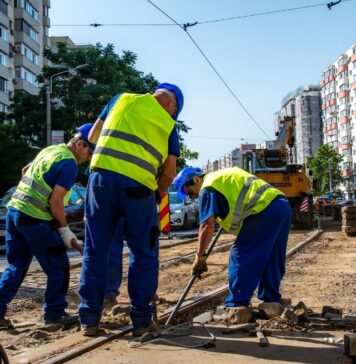 A început reabilitarea liniei de tramvai pe Bd. Chișinău / FOTO