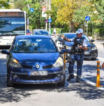 Amenzi pentru șoferii care circulă pe banda dedicată autobuzelor pe Bd. Uverturii