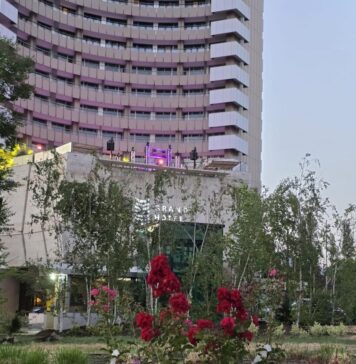 Primarul interimar al Capitalei: Am început curățenia și reamenajarea parcurilor și spațiilor verzi chiar de la Kilometrul 0, unde am refăcut zona din fața Teatrului Național București