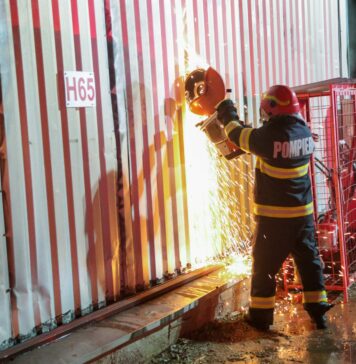 Miros groaznic de fum în București după incendiul din Dragonul Roşu