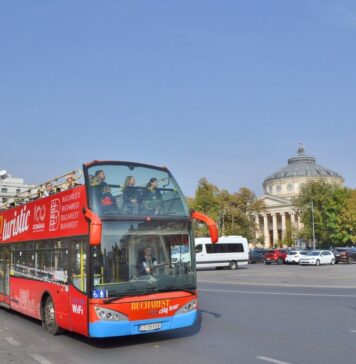 Linia turistică „Bucharest City Tour” intră în funcţiune de luni