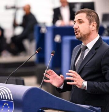 Vicepreşedintele AUR Adrian Axinia solicită demisia Laurei Scântei și a tuturor judecătorilor CCR care au decis anularea alegerilor prezidențiale din 2024