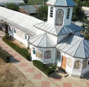 Consiliul Județean Ilfov: Comunitatea ilfoveană ia parte astăzi la evenimentul – punerea pietrei de temelie pentru noua biserică a Parohiei „UNIUNEA VOLUNTARILOR” din orașul Voluntari