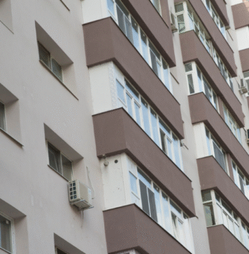 Blocuri și case demolate în București pentru extinderea metroului. Oamenii amenință