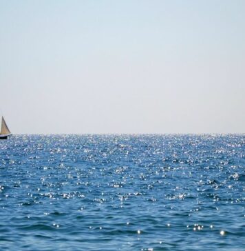 Travelminit.ro: Vacanțele pe litoral devin mai accesibile pe final de august