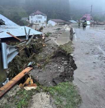 Bolojan nu are bani pentru sinistrați. Casele de la Broșteni, refăcute fără bani de la Guvern