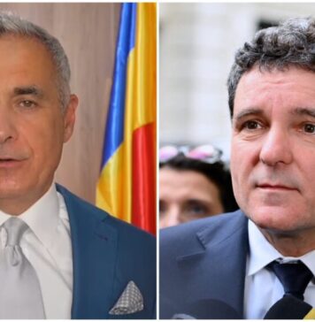 „Preşedintele ales al românilor este la lopată, la inundaţii; preşedintele numit stă închis în birou şi spune că se va duce la sinistraţi dacă va considera necesar”, arată jurnalistul Sorin Roşca Stănescu