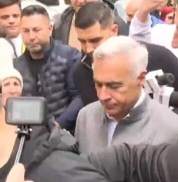 Călin Georgescu a ajuns la Parchetul General: sute de oameni îi scandează numele (realitatea.net)