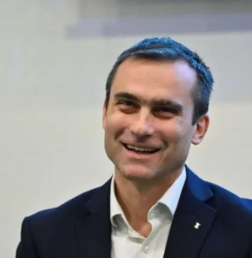 Fostul primar USR al Braşovului, Allen Coliban, și iubita sa, trimiși în judecată pentru un prejudiciu de 16 milioane de lei (realitatea.net)