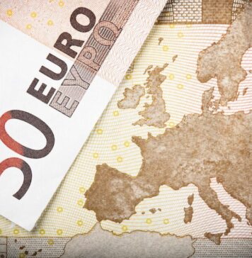 Euro trades at RON 5.0749