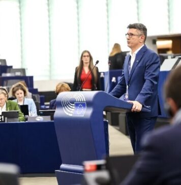 VIDEO Europarlamentarul Luis Lazarus: Ce anchetați voi, concret, la Georgescu? I-a dat statul bani lui pentru campanie? Anchetați Ciucă-Ciolanu, căci ăștia au devalizat bugetul public!