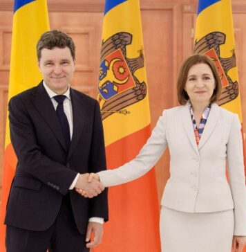 Cozmin Guşă: Nicușor n-a participat la funeraliile lui Ion Iliescu, dar în schimb a plecat la Maia!