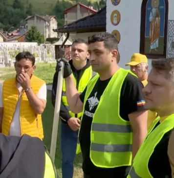 George Simion: „Trimiteţi jandarmii să-i ajute aici pe sinistraţi, nu doar să ne păzească pe noi la proteste; e dezastru ecologic la Broşteni, nu mai staţi cu mâinile în sân”