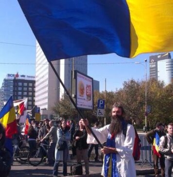 „Stegarul Dac” rămâne după gratii, a decis Tribunalul Bucureşti; Dan Diaconescu: Întemniţarea lui Cezar Avrămuţă pentru că flutura tricolorul românesc în copac, cea mai mare crimă a statului securist român