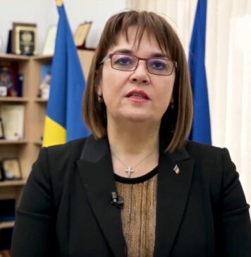 „De pe culmile academice în politica umanistă: Ramona Lile, fost rector al UAV, intră în PUSL și conduce filiala Arad”