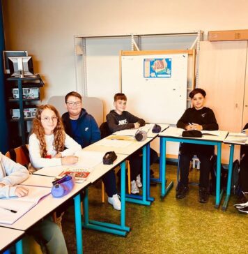 Franța vrea să introducă româna ca limbă străină obligatorie în școli. Program pilot în zona Parisului