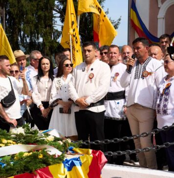 George Simion, alături de parlamentarii, membrii și simpatizanții Alianței pentru Unirea Românilor (AUR), la Țebea