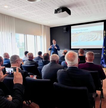 Europarlamentarul Victor Negrescu a primit la PE o delegație de aleși locali din Teleorman, Brașov, Sibiu, Mureș, Harghita și Covasna pentru a discuta despre programele europene destinate dezvoltării locale