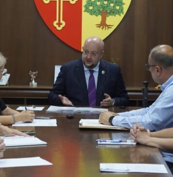 Constantin Rădulescu, președintele CJ Vâlcea: Veste mare pentru încă 25 de localități ale județului Vâlcea. Microbuze pentru transportul elevilor… contract semnat!