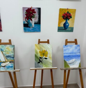 Copiii din Sectorul 5 și-au expus lucrările la un vernisaj organizat de Primărie