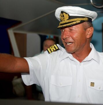 Băsescu: „Nu suntem chiar scufundaţi”