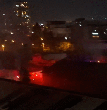 Incendiu la acoperişul unui depozit din Sectorul 2/ A fost emis mesaj RO-Alert