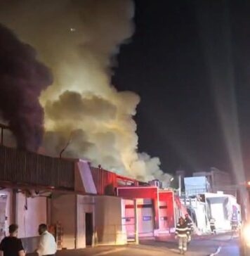 Incendiu puternic în Sectorul 2/ Primăria Sectorului 2: Țineți ferestrele și ușile închise