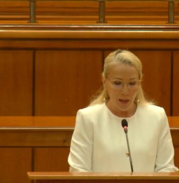 Moţiunile de cenzură depuse de opoziţie, citite în Parlament. A început şedinţa comună a Camerelor