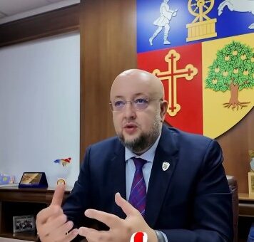 Constantin Rădulescu, președintele CJ Vâlcea: Am semnat contractul de finanțare prin care vom achiziționa încă 25 de microbuze electrice, moderne și prietenoase cu mediul, destinate transportului școlar