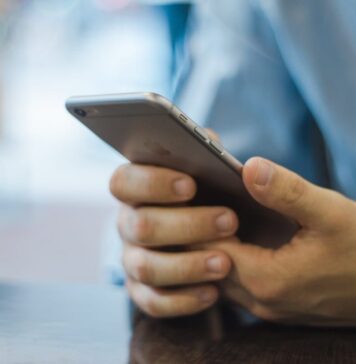 Mesajele de pe WhatsApp vor fi traduse în timp real