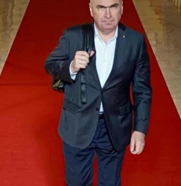 Cozmin Guşă: Bolojan, după modelul lui Ţoiu în SUA, s-a dus la Bruxelles ca să facă „nimic”; s-a văzut cu anonimul Kubilius, comisar pentru apărare pe care nu-l bagă nimeni în seamă, şi apoi a avut o „mare întâlnire” cu românca madam Mânzatu