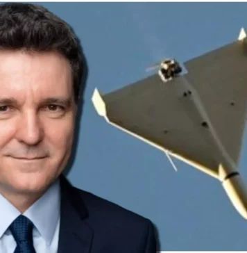 Mircea Dinescu i-a dedicat preşedintelui „fabula pentru preşcolari” intitulată „Nicuşor şi drona”