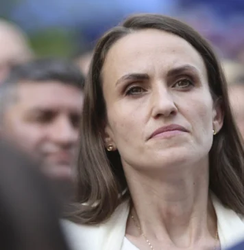 Aflată la New York, la reuniunea ONU, Ţoiu are activitate intensă: Trimite mesaje de susţinere pentru „rezista” de la Mediu, Buzoianu