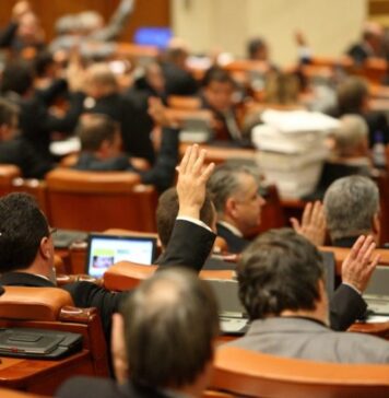 Parlamentarii coaliţiei de guvernare au blocat la votul în plen inițiativa AUR de înființare a unei comisii de control privind anularea alegerilor