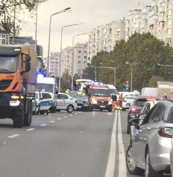 Brigada Rutieră: Femeia cu copilul în cărucior lovită de o mașină a fost proiectată în alte 2 autovehicule de pe sensul opus