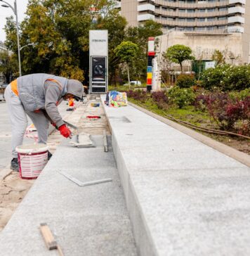 Se refac trotuarele din zona centrală a Capitalei