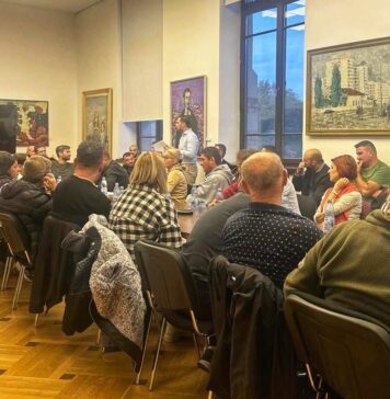 Bujduveanu, după întâlnirea cu proprietarii din imobilul afectat de explozie: Prioritatea noastră este punerea în siguranţă a clădirii şi a zonei înconjurătoare