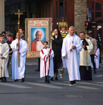 Procesiune în cinstea Sfântului Papă Ioan Paul al II-lea, pe străzile Capitalei. Restricții de circulație