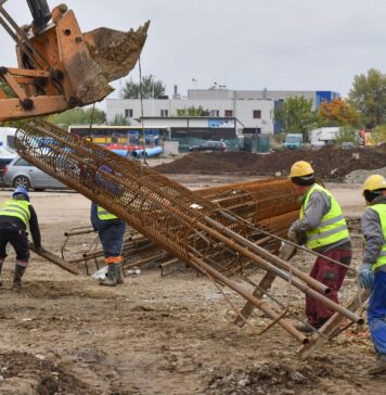 Lucrări la Drumul Roții din Sectorul 6: S-au montat piloni pentru structura de protecție a apeductului