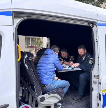Brigada Rutieră a operaționalizat un punct mobil de eliberare a autorizațiilor de reparație a autovehiculelor afectate