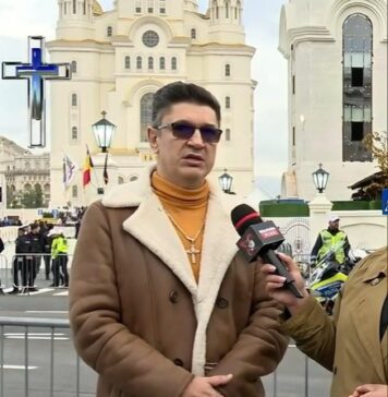 Luis Lazarus: Într-un moment atât de important, nu era normal ca oamenii care stăteau afară, în stradă, adevărații credincioși, să fie acolo și politrucii care au distrus România să stea afară?