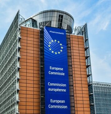Comisia Europeană alocă 11,5 milioane de euro pentru fermierii români afectaţi de vremea rea