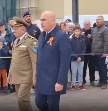 Ciutacu: Imaginile cu Bolojan primit ca un „mare erou” la Oradea, cu fanfară şi onor militar, sunt de-a dreptul vomitive