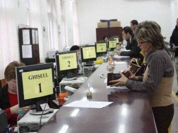 Chestionar: Tinerii din Administrația Publică consideră că salariile din sectorul public sunt mici și necompetitive